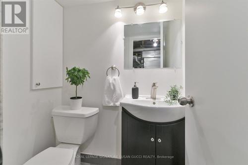 707 Sammon Avenue, Toronto, ON - Indoor Photo Showing Bathroom