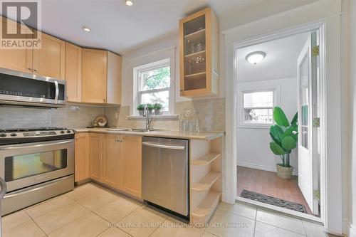 707 Sammon Avenue, Toronto, ON - Indoor Photo Showing Kitchen