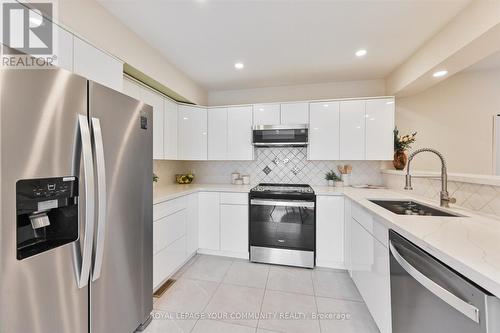 27 Cottonwood Court, Markham, ON - Indoor Photo Showing Kitchen