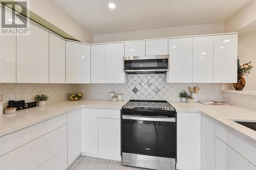 27 Cottonwood Court, Markham, ON - Indoor Photo Showing Kitchen