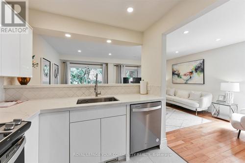 27 Cottonwood Court, Markham, ON - Indoor Photo Showing Kitchen