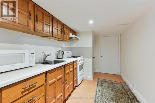 27 Cottonwood Court, Markham, ON - Indoor Photo Showing Kitchen