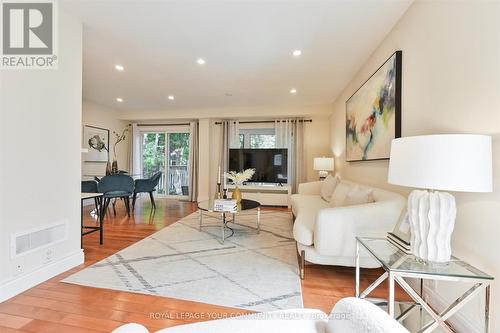 27 Cottonwood Court, Markham, ON - Indoor Photo Showing Living Room