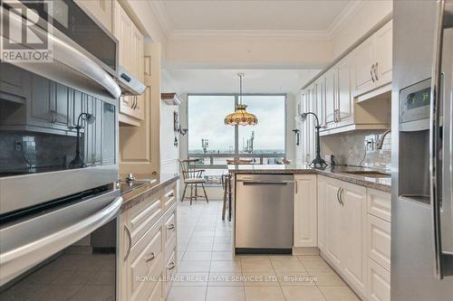 1901 - 2180 Marine Drive, Oakville, ON - Indoor Photo Showing Kitchen With Upgraded Kitchen