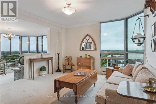 1901 - 2180 Marine Drive, Oakville, ON - Indoor Photo Showing Living Room