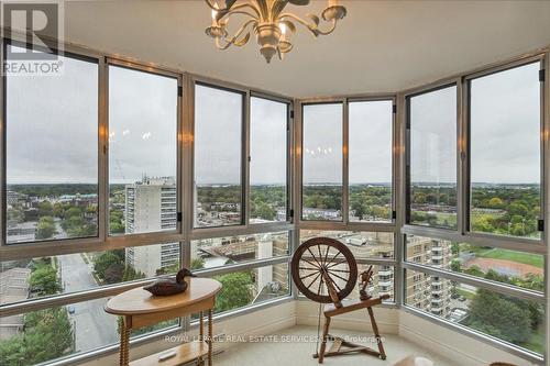 1901 - 2180 Marine Drive, Oakville, ON - Indoor Photo Showing Other Room