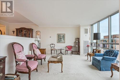 1901 - 2180 Marine Drive, Oakville, ON - Indoor Photo Showing Living Room