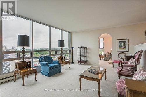 1901 - 2180 Marine Drive, Oakville, ON - Indoor Photo Showing Living Room