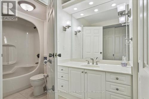 1901 - 2180 Marine Drive, Oakville, ON - Indoor Photo Showing Bathroom