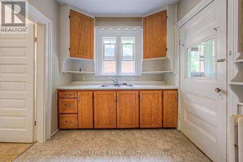 85 Park Avenue, Brantford, ON - Indoor Photo Showing Kitchen With Double Sink