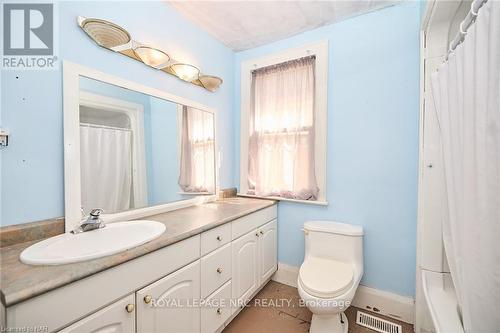 114 Welland Street N, Thorold, ON - Indoor Photo Showing Bathroom