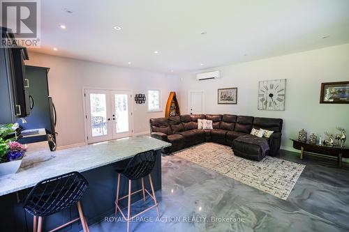 79 Concession 3, Norfolk, ON - Indoor Photo Showing Living Room