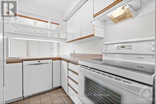 604 - 309 Cumberland Street, Ottawa, ON - Indoor Photo Showing Kitchen