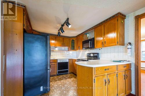 1424 County Rd 3, Prince Edward County (Ameliasburgh), ON - Indoor Photo Showing Kitchen