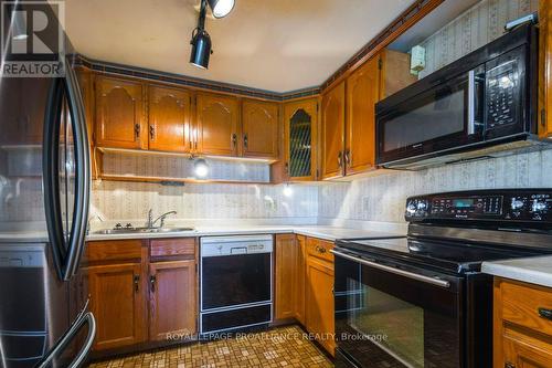 1424 County Rd 3, Prince Edward County (Ameliasburgh), ON - Indoor Photo Showing Kitchen With Double Sink