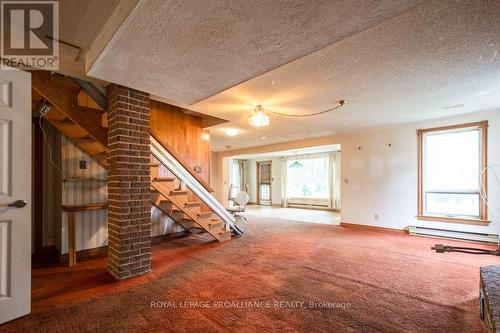 1424 County Rd 3, Prince Edward County (Ameliasburgh), ON - Indoor Photo Showing Other Room