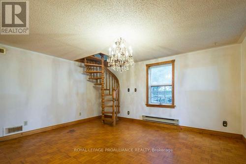 1424 County Rd 3, Prince Edward County (Ameliasburgh), ON - Indoor Photo Showing Other Room