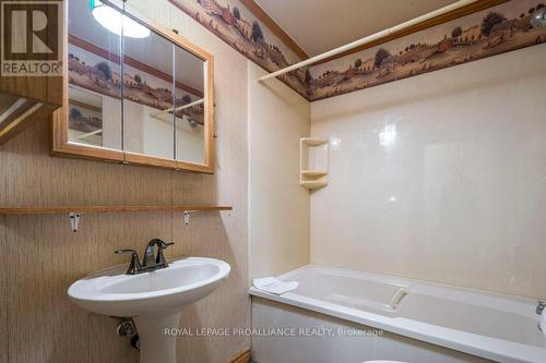 1424 County Rd 3, Prince Edward County (Ameliasburgh), ON - Indoor Photo Showing Bathroom