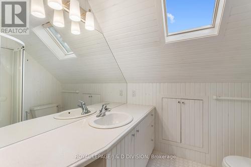 17 Farnham Avenue, Toronto, ON - Indoor Photo Showing Bathroom