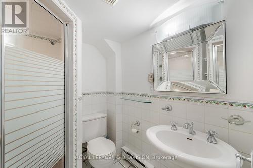 17 Farnham Avenue, Toronto, ON - Indoor Photo Showing Bathroom