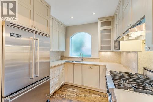 17 Farnham Avenue, Toronto, ON - Indoor Photo Showing Kitchen