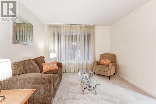 65 Tideswell Boulevard, Toronto, ON - Indoor Photo Showing Living Room