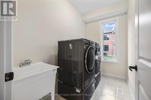 96 Weslock Crescent, Aurora, ON - Indoor Photo Showing Laundry Room