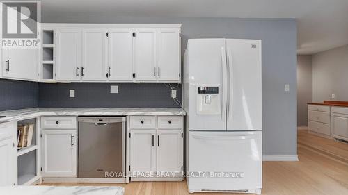 11 Ravine Crescent, Haldimand, ON - Indoor Photo Showing Kitchen