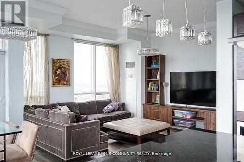 Ph 3501 - 21 Balmuto Street, Toronto, ON - Indoor Photo Showing Living Room