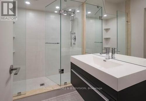 202 - 85 Admiral Road, Toronto, ON - Indoor Photo Showing Bathroom