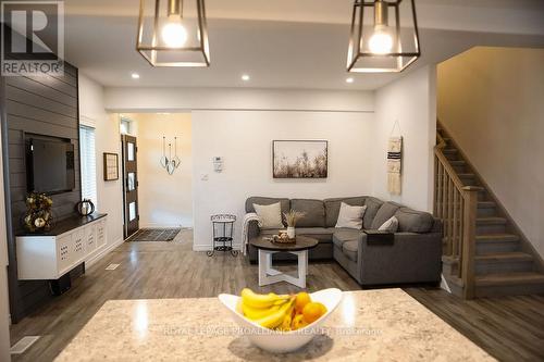 70 Cottonwood Drive, Belleville, ON - Indoor Photo Showing Living Room