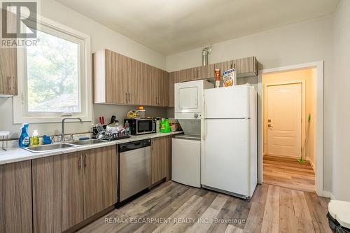 87 Hillview Street, Hamilton, ON - Indoor Photo Showing Kitchen With Double Sink