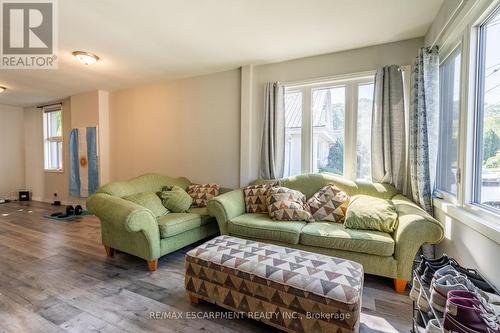 87 Hillview Street, Hamilton, ON - Indoor Photo Showing Living Room