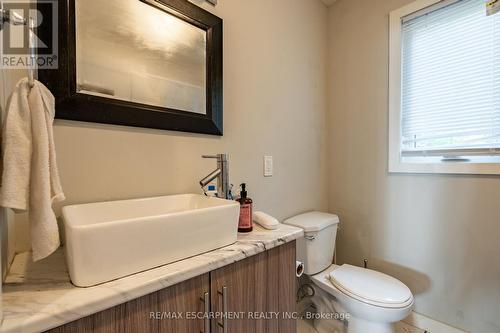 87 Hillview Street, Hamilton, ON - Indoor Photo Showing Bathroom