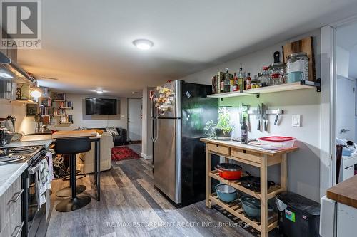 87 Hillview Street, Hamilton, ON - Indoor Photo Showing Kitchen