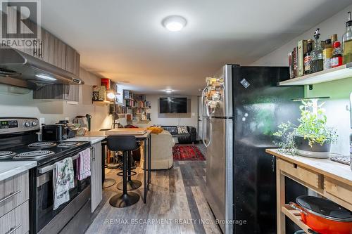 87 Hillview Street, Hamilton, ON - Indoor Photo Showing Kitchen