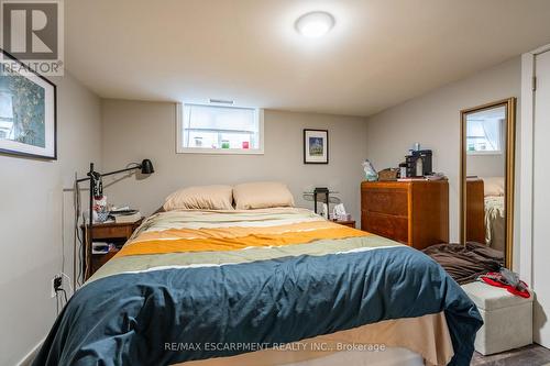 87 Hillview Street, Hamilton, ON - Indoor Photo Showing Bedroom