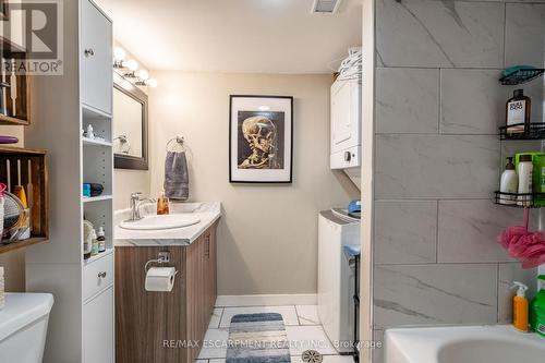 87 Hillview Street, Hamilton, ON - Indoor Photo Showing Bathroom