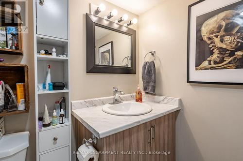 87 Hillview Street, Hamilton, ON - Indoor Photo Showing Bathroom