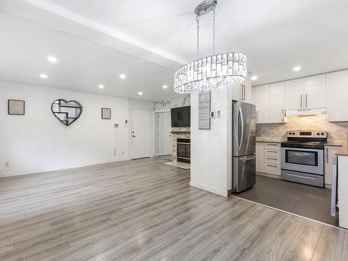 Salle familiale - 2-4410 Ch. Des Cageux, Laval (Chomedey), QC - Indoor Photo Showing Kitchen