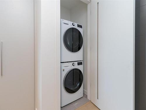 1106-2000 Hannington Rd, Langford, BC - Indoor Photo Showing Laundry Room