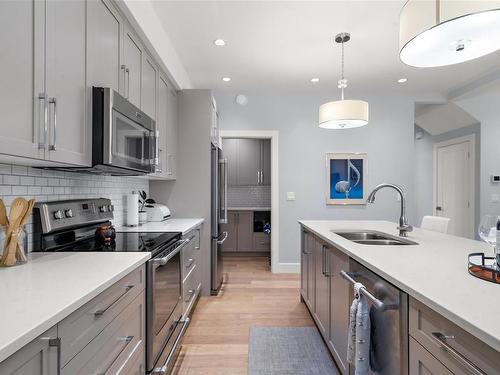 235 Bellamy Link, Langford, BC - Indoor Photo Showing Kitchen With Stainless Steel Kitchen With Double Sink With Upgraded Kitchen