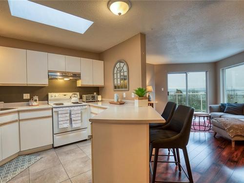 302-315 Hecate St, Nanaimo, BC - Indoor Photo Showing Kitchen