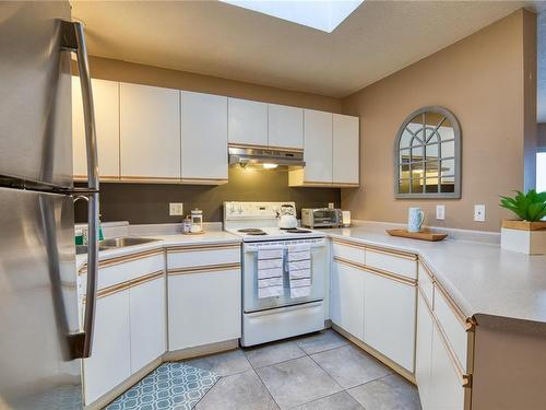 302-315 Hecate St, Nanaimo, BC - Indoor Photo Showing Kitchen