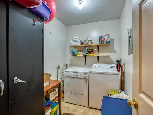 302-315 Hecate St, Nanaimo, BC - Indoor Photo Showing Laundry Room