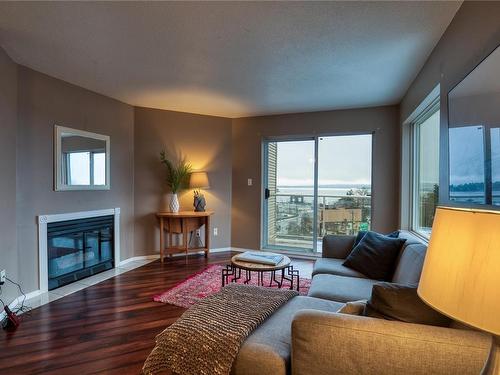 302-315 Hecate St, Nanaimo, BC - Indoor Photo Showing Living Room With Fireplace