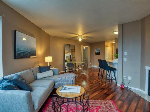 302-315 Hecate St, Nanaimo, BC - Indoor Photo Showing Living Room