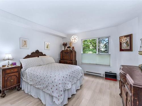 212-2520 Wark St, Victoria, BC - Indoor Photo Showing Bedroom