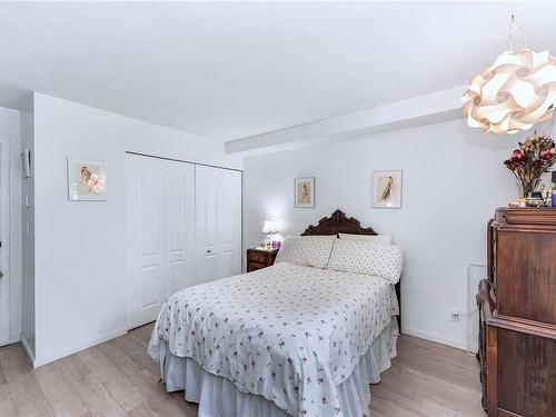 212-2520 Wark St, Victoria, BC - Indoor Photo Showing Bedroom