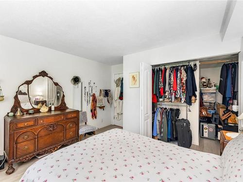 212-2520 Wark St, Victoria, BC - Indoor Photo Showing Bedroom